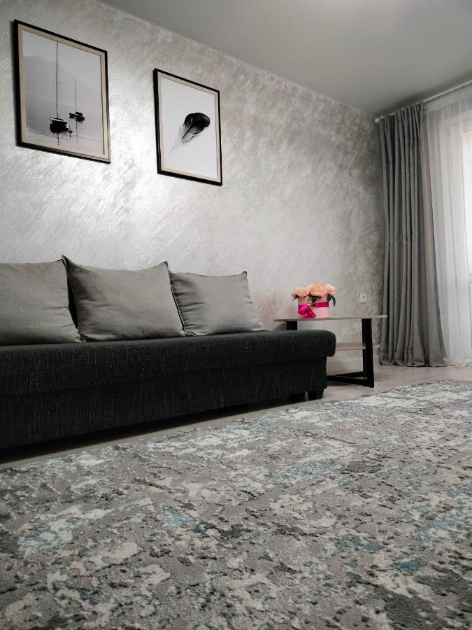 Уютная 2 Ком-Я Квартира В Центре Города, Район "Арбата" Apartment Almaty Bagian luar foto
